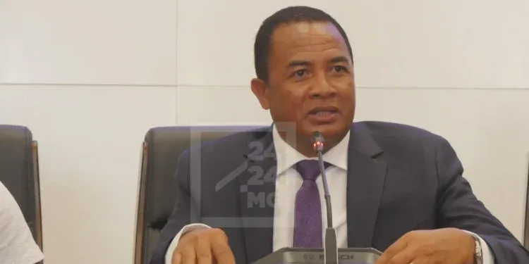 FOOTBALL – Alfred Randriamanampisoa sur la liste des candidats au Comité exécutif de la CAF