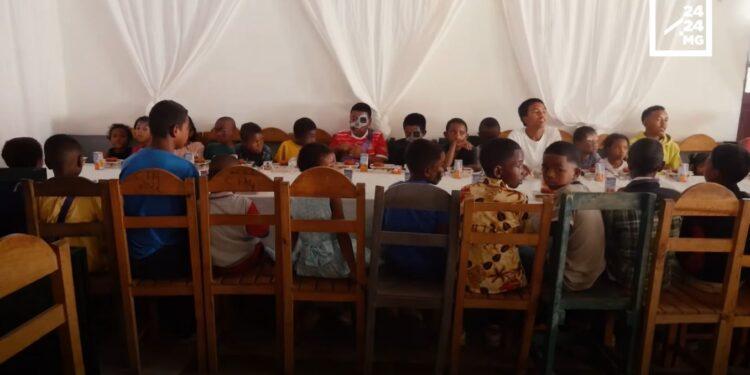 CELEBRATION – Un Noël enchanté pour les orphelins de Felana Maitso avec les ONG Inviso et la Fondation Khuon