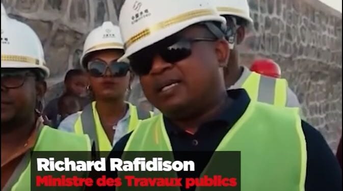 RICHARD RAFIDISON, MINISTRE DES TRAVAUX PUBLICS – “Le tracé définitif de la portion de l&rsquo;autoroute Anjozorobe-Toamasina sera bouclé en mars 2025”