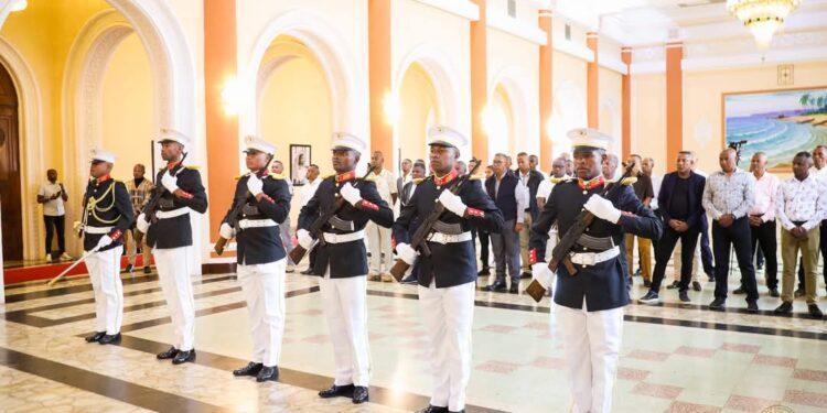ARMEE – Une nouvelle tenue de parade, un dojo rénové et une salle de musculation pour marquer la journée des officiers à la présidence de la République