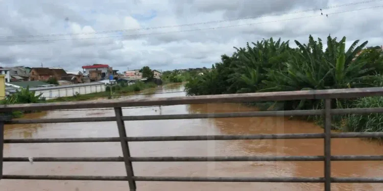 INTEMPERIES – Le niveau de l’Ikopa près de la cote d’alerte jaune, celui de la Sisaony près de la cote d’alerte rouge à 16h ce mardi