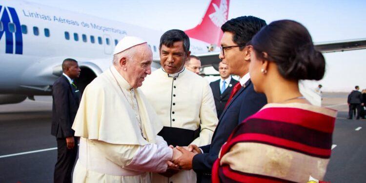 RELIGION – Le président de la République Andry Rajoelina indique élever ses prières vers Dieu pour le rétablissement du Pape