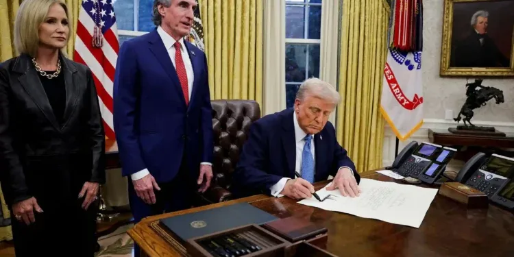 ETATS-UNIS – Trump signe un décret imposant des sanctions à l&rsquo;encontre de la CPI