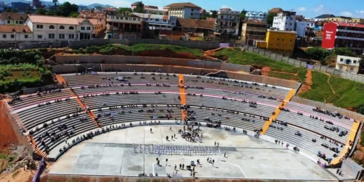 INFRASTRUCTURES – Fin des travaux sur les gradins et l’arène du coliseum d’Ambatomena Fianarantsoa