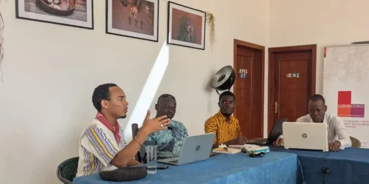 ART VISUEL – Elie Ramanankavana partage ses expériences en atelier d’écriture critique à Cotonou