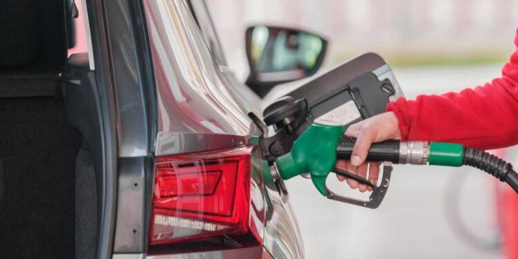 CARBURANT – Le prix du gasoil devrait dépasser la barre de 5 000 ariary en mai et revenir à 4 900 ariay en juillet selon Andry Rajoelina