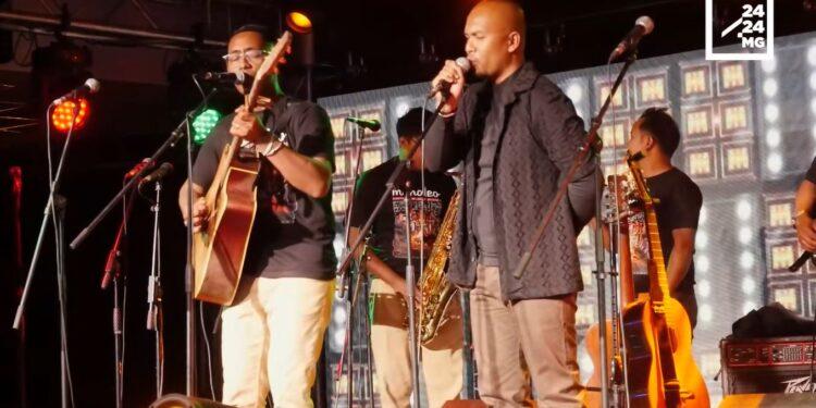 CONCERT – Les « Mahaleo Taranaka » enflamment La City Ivandry au rythme du « revy Mahaleo »