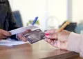 BANQUE – Bred Madagasikara remet à ses clients ses premiers chèques et cartes bancaires à ses couleurs