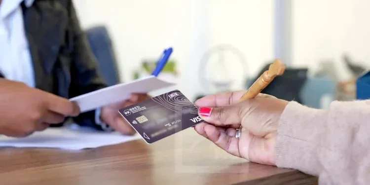 BANQUE – Bred Madagasikara remet à ses clients ses premiers chèques et cartes bancaires à ses couleurs