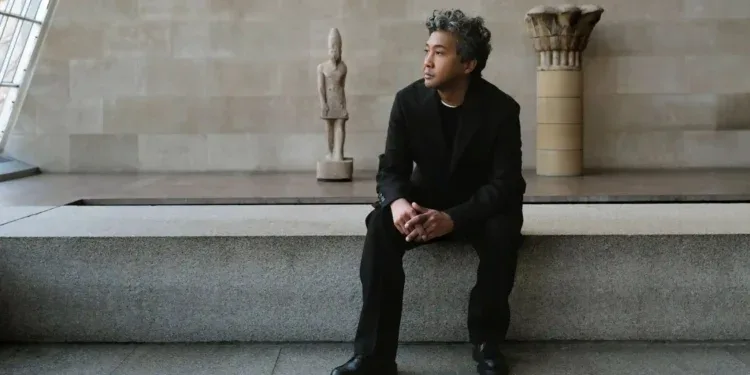 ART VISUEL – Joël Andrianomearisoa estime que “tout reste à faire” malgré la “très belle étape” de son entrée au Metropolitan Museum of Art