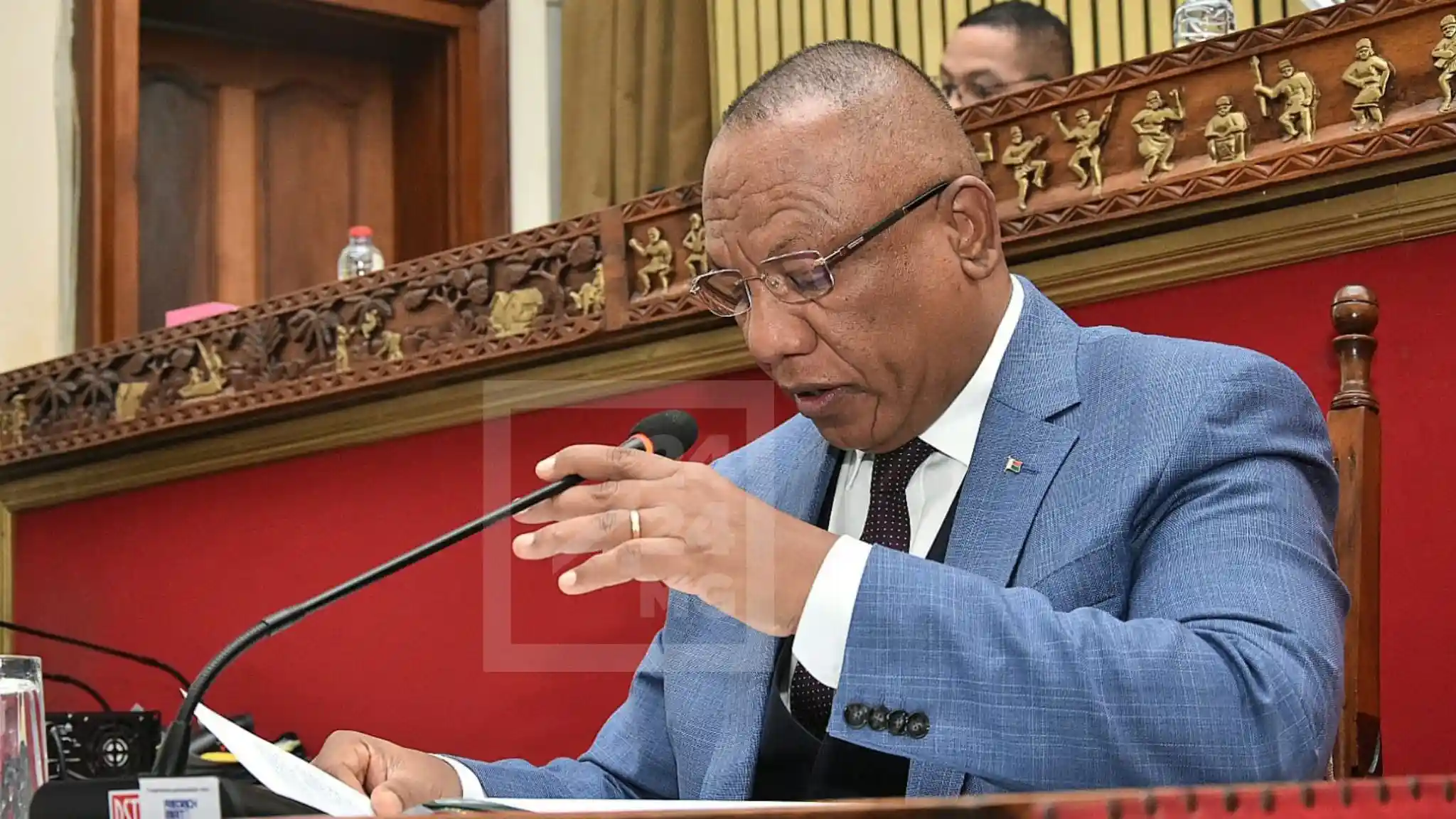 ASSEMBLÉE NATIONALE – Le Premier ministre partage un rapport d&rsquo;activités du gouvernement pour démarrer la séance de questions-réponses