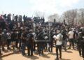 MANIFESTATIONS – Les jeunes manifestants étendent leurs revendications et se donnent rendez-vous à l’Université d’Antananarivo ce lundi