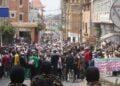MANIFESTATIONS – D’Antaninandro à Ambohijatovo, entre pourparlers et grenades lacrymogènes