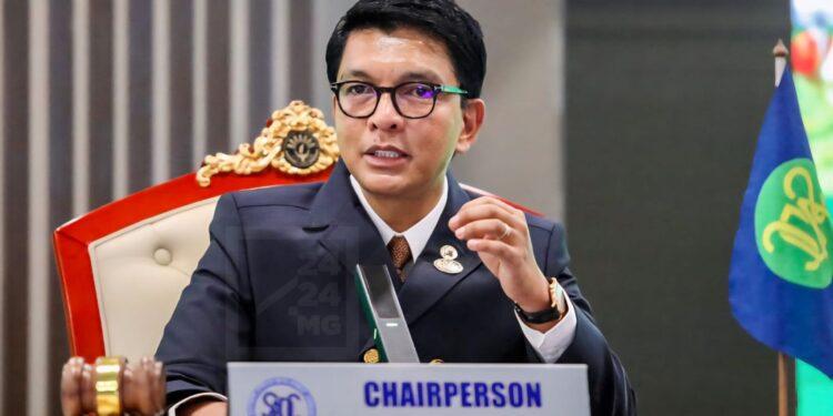 MANIFESTATIONS – Andry Rajoelina se dit prêt à écouter les jeunes manifestants et promet une émission spéciale pour détailler l’agenda des solutions
