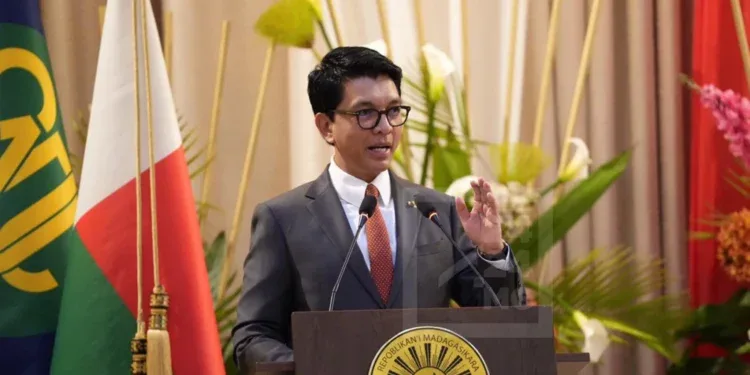 FOOTBALL – Le couple présidentiel et des “donateurs” financeront la construction des villas pour les Barea A’ et leur sélectionneur, selon Andry Rajoelina
