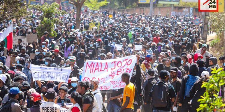 MOUVEMENT POPULAIRE – Les manifestants de la Gen Z annoncent une suspension stratégique de 24 heures des manifestations à Antananarivo