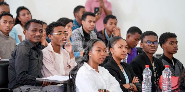 FESTIVAL DE LA PAROLE – Les finalistes du concours de plaidoyer sur la liberté d&rsquo;expression et le droit à l’éducation arrivent à Antananarivo