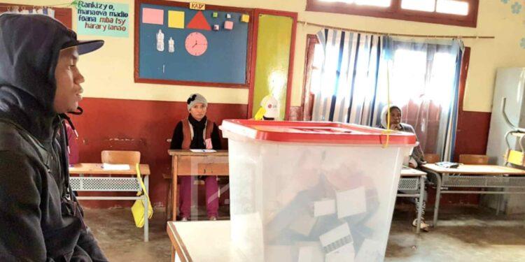 ELECTIONS – La HCC ouvre la voie à la possibilité d’organiser la présidentielle au-delà du délai prévu par la Constitution