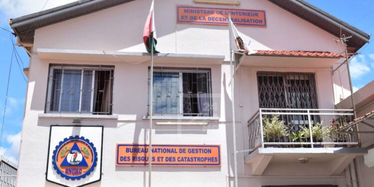 CATASTROPHES – Près de 1 500 toits construits sur des collines d’Antananarivo menacés par des glissements de terrain, selon le BNGRC