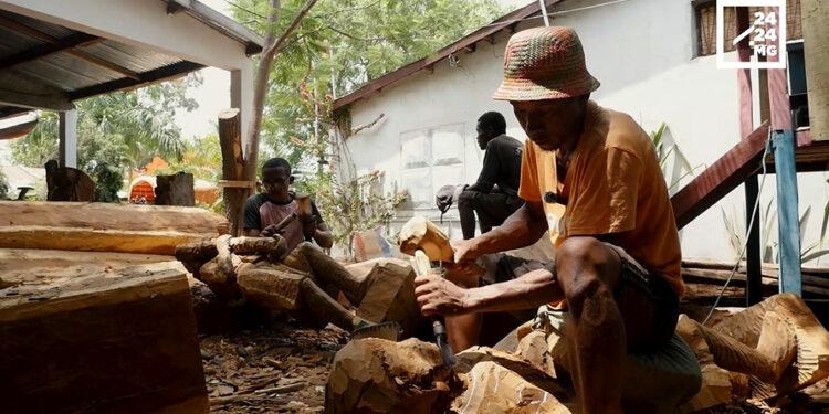 ARTISANAT – Les oeuvres en bois qui racontent l’histoire des habitants du Menabe