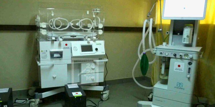 SANTE – Trois nouveaux incubateurs néonatals et un ventilateur d’anesthésie offerrs au Centre hospitalier universitaire de gynécologie-obstétrique de Befelatanana