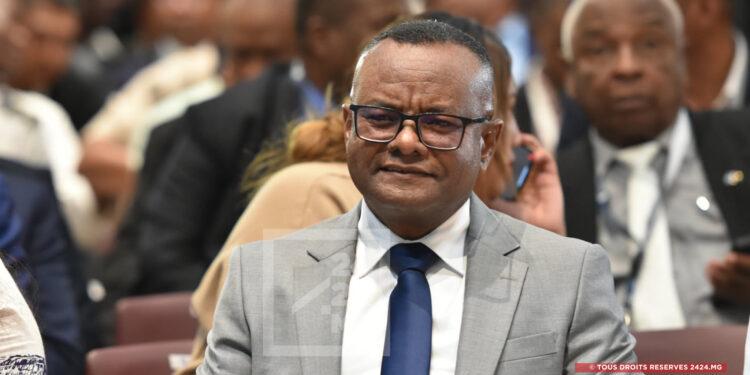 ADMINISTRATION – Trois nouveaux chefs de région par intérim nommés en Conseil des ministres