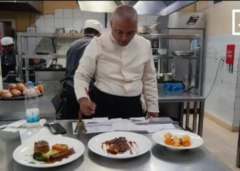 GASTRONOMIE – Le Chef Arison Tojo Andrianiraisantsoa casse les codes et se donne des libertés à la Table des Hautes Terres