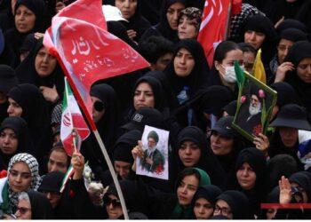 MOYEN ORIENT – Les Iraniens rendent hommage à Ali Khamenei, leur guide suprême tué au premier jour de la guerre avec les Etats-Unis