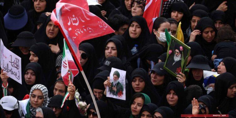 MOYEN ORIENT – Les Iraniens rendent hommage à Ali Khamenei, leur guide suprême tué au premier jour de la guerre avec les Etats-Unis
