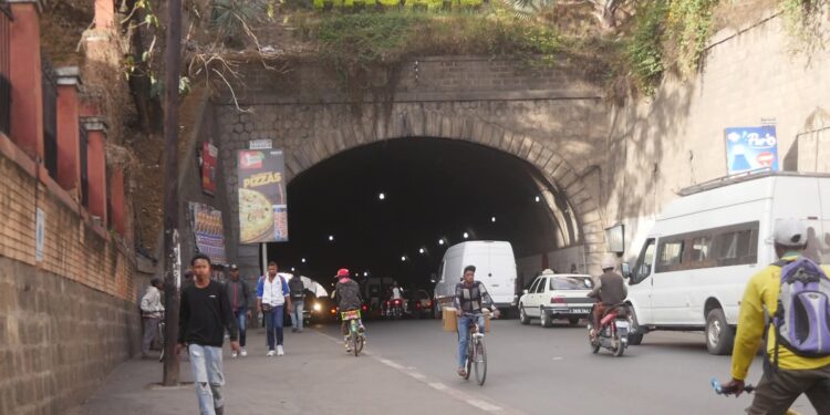 DRAME – Le bilan de l’accident du tunnel d’Ambohidahy passe à quatre morts, selon les services de l’HJRA, le chauffeur placé en garde à vue