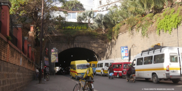 DRAME – Une jeune femme de 27 ans et un secouriste décédés après l’accident causé par un taxi-be dans le tunnel d’Ambohidahy