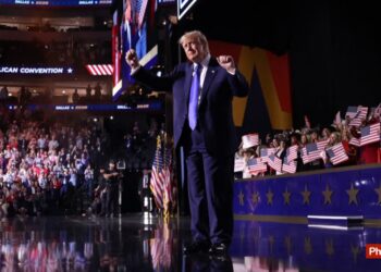 ELECTIONS DE MI-MANDAT – Donald Trump invite les Américains à voter comme s’il était candidat et promet 5 000 dollars par adulte en cas de victoire républicaine