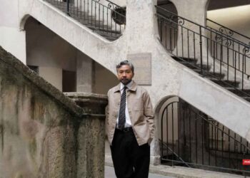 CULTURE – Joël Andrianomearisoa fait parler les cordes et leurs mémoires à la Biennale d’art contemporain de Lyon