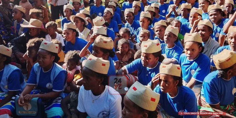 PROTECTION SOCIALE – Le transfert monétaire Vatsin’Ankohonana appuie 3 000 ménages vulnérables de quatre communes de Vohipeno depuis 2024