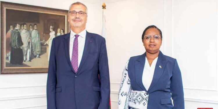 DIPLOMATIE – Le nouvel ambassadeur de France Jean-Marc Grosgurin arrive à Madagascar